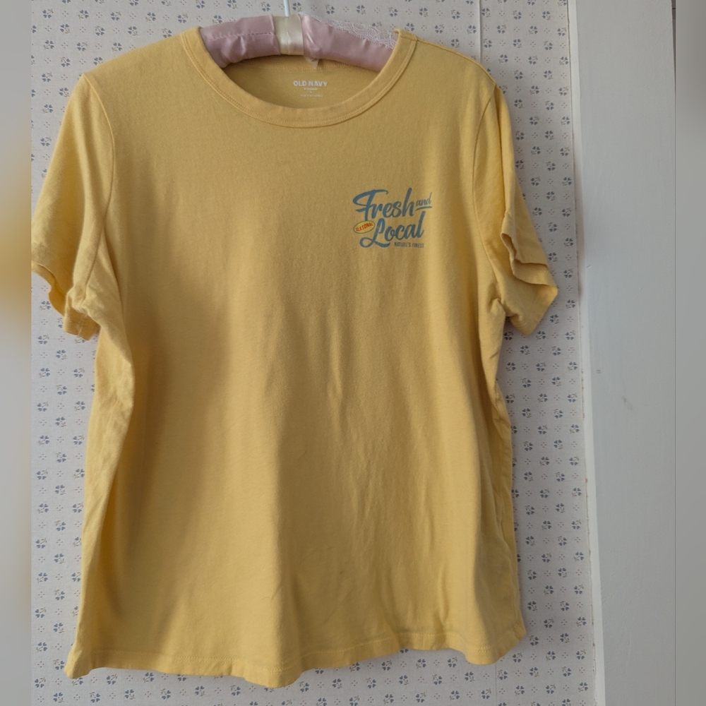 Old Navy Tee L Soft Yellow Fresh Local Food Seasonal Tomato Natural Fiber Cotton